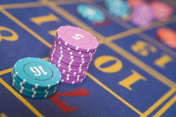 Live BandarQ dealer table on bravo togel with multiple players